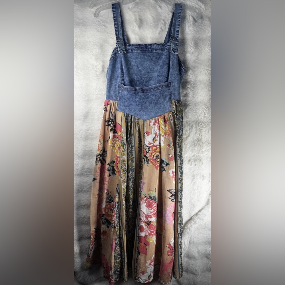 DAVI & DANI Denim Bodice Floral Maxi Dress in Blue and Tan